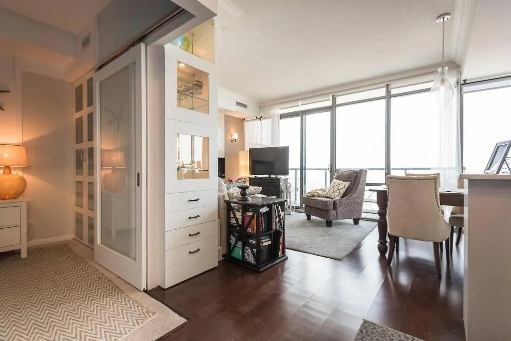 Stunning Condo With Fantastic View Of The City! Toronto Canada